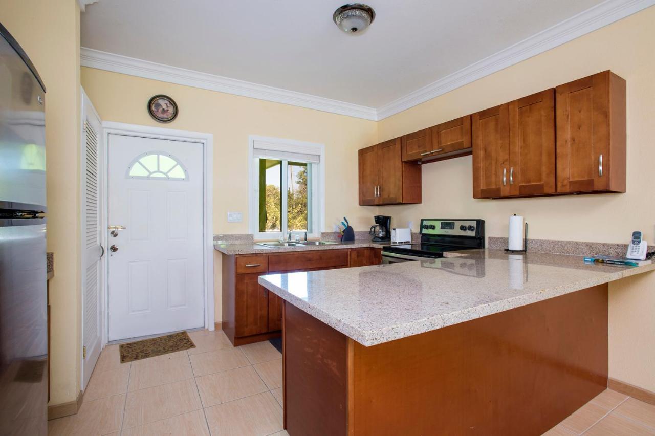 Sir Charles Guest House Palmetto Point Exterior photo